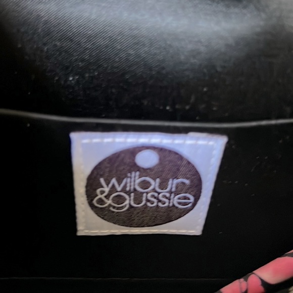 Wilbur & Gussie, Edith skulls and roses lady clutch bag. - Picture 5 of 5